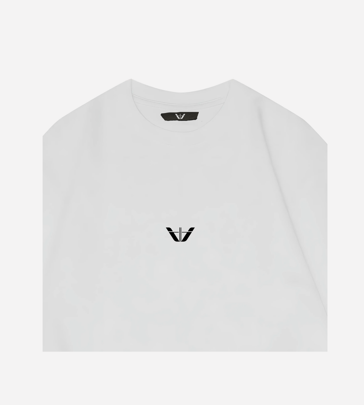 Signature White T-Shirt logo close-up – heat-pressed Verso Parnell centre logo, 280 GSM cotton